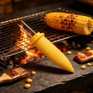 Fourchette à maïs en métal à double dents avec poignée antidérapante pour barbecue et cuisine en extérieur - Product Image 2