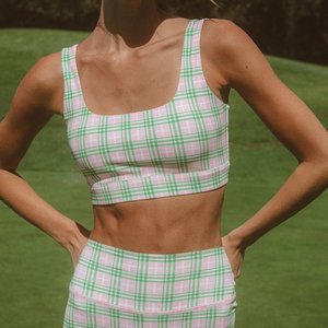 Ensemble de yoga deux pièces personnalisé pour <span class=keywords><strong>femme</strong></span> : crop top à pois à col carré et shorty taille haute – Tenue de <span class=keywords><strong>sport</strong></span> d'été sculptante – Fabricant - Product Image 3