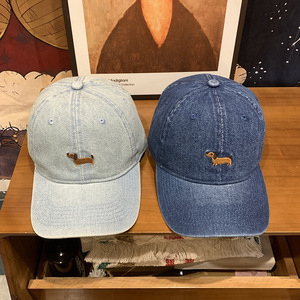 Gorra de Béisbol Deportiva de 6 Paneles con Bordado de Perro Salchicha Dibujado en Color Azul Claro, Marino y Negro, Estilo Vaquero Desgastado - Product Image 1