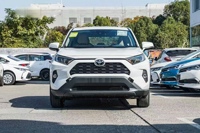 RAV4 2021 d'occasion, 2.0L CVT automatique, SUV avec toit ouvrant panoramique, phares LED, conduite à gauche, pneus R17