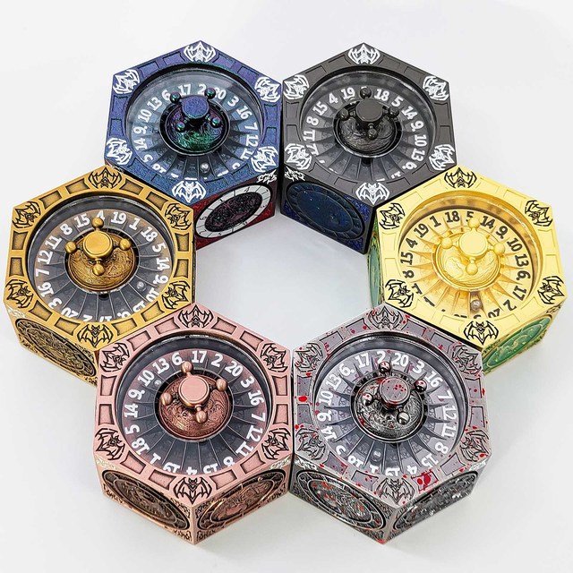 Office Desktop Stress Relief Toys 7 in 1 DND Dice Top Premium Metal Fidget Spinners