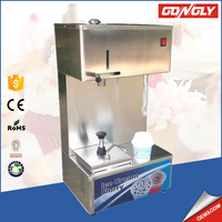 Commerciële McFlurry-machine - RVS ijs- en milkshakemaker met opties voor noten, fruit, water en chocolade. Nieuwe, hoge productiviteit.