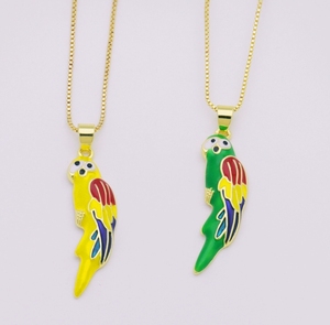 Pendentif Carte du <span class=keywords><strong>Venezuela</strong></span> Personnalisé avec Perroquet Coloré, Plaqué Or Cuivre et Émail Coloré, Accessoire de Collier - Product Image 3