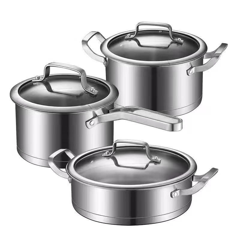 Juego de 3 piezas: olla para sopa de 20 cm, sartén de 24 cm y cazo para leche de 16 cm.