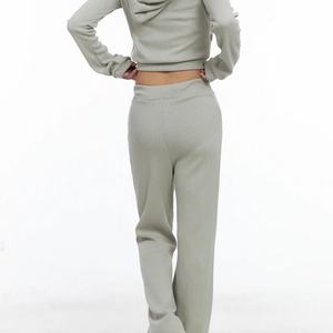 Conjunto de Sudadera con Capucha y Pantalones Deportivos de Alta Calidad con Logotipo Personalizado OEM, Pantalones Ajustados de Algodón con Ribetes, Conjunto Informal de Sudadera Corta con Ribetes para Mujer - Product Image 2