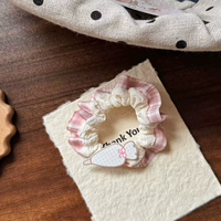 Mignon chouchou rose en dentelle à carreaux avec décorations fraise et ailes, attache-cheveux pour queue de cheval pour jeunes filles