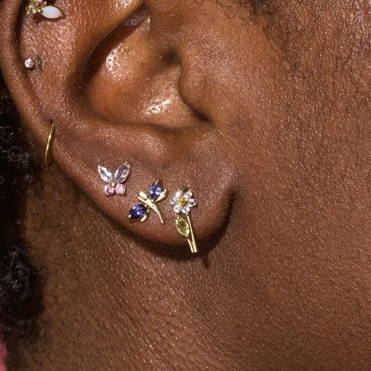 Großhandel Einzigartige Ohrringe für Frauen Zirkonia Gänseblümchen Ohr stecker Vergoldet 925 Silber Silber Schmuck Trendy Flower S925 Zirkon