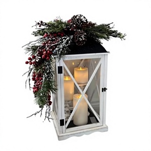 Lanterne de Noël blanche avec décorations de cônes de pin et de baies, bougies LED sans flamme pour la décoration de la maison - Product Image 1
