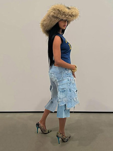 Completo da <span class=keywords><strong>donna</strong></span> casual in denim spazzolato effetto distressed, composto da gonna e <span class=keywords><strong>pantaloni</strong></span> a tre quarti, per il commercio transfrontaliero - Product Image 6