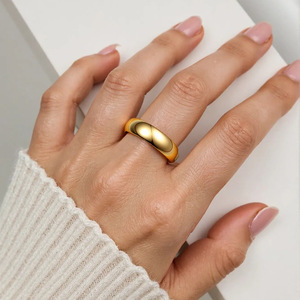 Anillo Minimalista de Acero Inoxidable de Tres Tonos, Liso, con Baño de Oro de 18K, 24.6mm, Anillo de Boda Unisex - Product Image 2