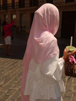 Foulard en mousseline de soie perlée de couleur unie pour femmes Style arabe décontracté longue écharpe adaptée à un usage quotidien du Moyen-Orient Hijab