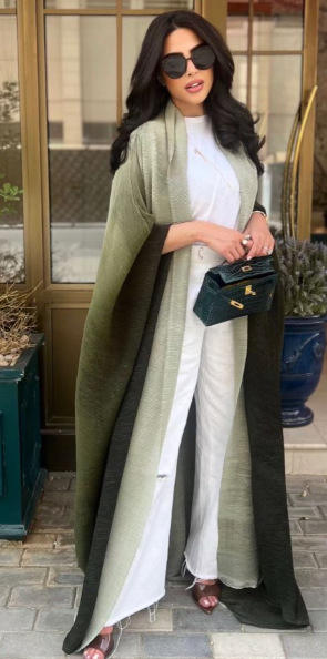 สีเทาเข้ม