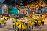 Ensembles de canapés et de tables en bois modernes pour restaurants, salons extérieurs, restaurants de restauration rapide, hôtels et autres espaces commerciaux.
