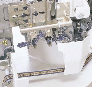 Máquinas de Coser Juki Mol 254 Usadas, Automáticas, de 2 Agujas, para Coser Presillas de Cinturón - Product Image 2