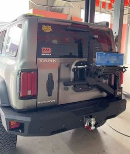 Un soporte de neumático de repuesto de puerta trasera reforzado para tanque 300 diseñado para modificación todoterreno y funcionalidad de enlace - Product Image 3