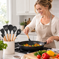 Ensemble d'ustensiles de cuisine en silicone 7 pièces avec manche en bois, spatule, cuillère, louche antiadhésives et résistantes à la chaleur pour la cuisson et la pâtisserie
