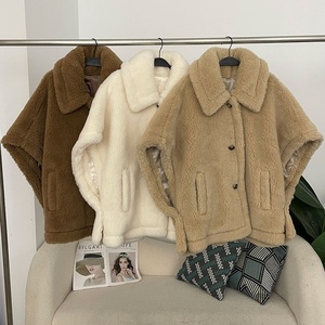 Teddy Bear Cape Vest Spring Outwear Jacket con mangas cortas de murciélago y diseño grueso - Product Image 4