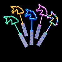 Fournitures de fête, bâton lumineux personnalisé en forme de bâton lumineux, poignée néon LED, jouet baguette lumineuse étoile, bâton lumineux LED arc-en-ciel, grande taille 45 cm