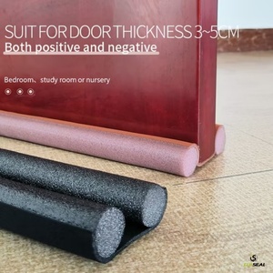 Bande de scellement souple et moderne pour bas de porte avec matériau EPE, durable et insonorisante, pare-draught à visser - Product Image 3
