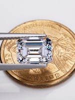 Pierres de Moissanite de laboratoire en vrac, taille émeraude, couleur DEF, clarté VVS1, taillées à la machine par haute technologie, effet de jeu de couleurs/feu, vente en gros