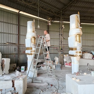 Große Nussknacker-Figuren aus Fiberglas Riesiger Weihnachts-Nussknacker Direktverkauf ab Werk Wasserdicht UV-Beständig für Außenbereich Feiertage - Product Image 2