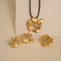 Dazan nouveau plaqué or 18 carats en acier inoxydable sans ternissement Vintage fleur d'hibiscus en relief grand Zircon Design collier ensemble de luxe