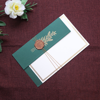 Pochette en papier avec fleur dorée en feuille d'or, prix de gros bon marché en stock | Sceaux de cire et cartes principales en PVC pour la décoration de mariage
