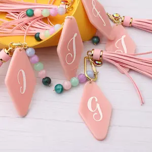 Customized A-Z letters Pink Solid Color Metal Keychain Fashion Beads Acrylic Pendant Fringe Keychain Women's Bag Accessories