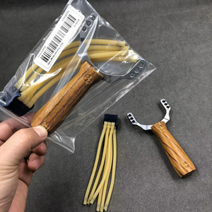 Slingshot en bois grainé avec bandes élastiques, jouet d'extérieur, design durable pour la pratique de la chasse - Product Image 3