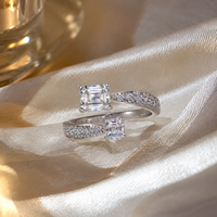 Bague de fiançailles en argent sterling 925 avec deux pierres en moissanite taille émeraude, design torsadé, empilable, bijoux personnalisés, vente en gros