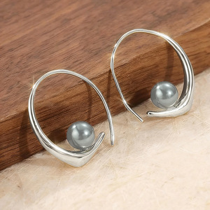 Orecchini a Cerchio Grigi per Donne, Design Geometrico Minimalista, Accessori per Orecchie da Indossare Quotidianamente - Product Image 3