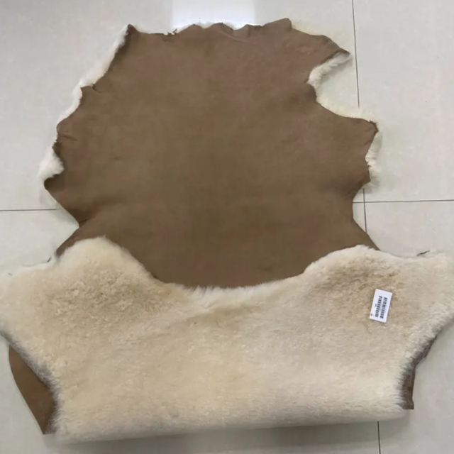 Sample Support China Wholesale Sheepskin Hides Animal Fur Raw Fabric Sheepskin Rug Genuine Carpet Blanket