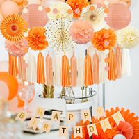 Décorations de fête d'anniversaire bohèmes automnales orange et beige : lanternes, pompons en papier, éventails en papier, guirlandes à pompons pour fête d'anniversaire
