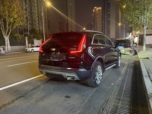 Cadillac <span class=keywords><strong>XT4</strong></span> 28T 2WD Premium SUV <span class=keywords><strong>2022</strong></span>, Interior de Cuero Oscuro, Control de Crucero ACC, Tracción Delantera, Auto Híbrido Usado Barato, Volante a la Izquierda - Product Image 3