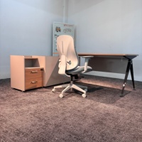 Bureau de direction ergonomique de luxe à hauteur fixe avec design moderne pour le télétravail