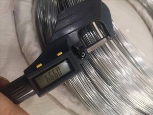 Проволока стальная оцинкованная электрогальванизированная Q195 Q235 <span class=keywords><strong>SAE1006</strong></span> SAE1008 высокого натяжения, 0.8 мм, по низкой цене, прямые поставки с завода - Product Image 3