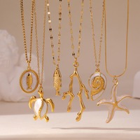 Collar de Acero Inoxidable con Baño de Oro de 18K, Serie Océano de Verano, Vida Marina, Esmalte Blanco Elegante, con Pez, Concha, Coral, Estrella de Mar y Tortuga