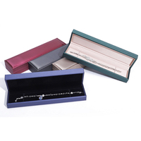Boîtes à bijoux en cuir PU noir en stock pour emballage de bracelets à maillons, à bon prix