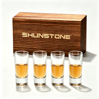 Juego de Vasos de Cristal Modernos y Ecológicos Shunstone de 2oz con Base Pesada (Más de 5 Unidades) con Caja de Madera para Whisky, Tequila y Vodka
