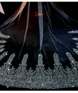 Velo de Novia Romántico al por Mayor, Largo Estilo Catedral de una Capa con Borde de Encaje, Color Marfil y con Peineta - Product Image 6