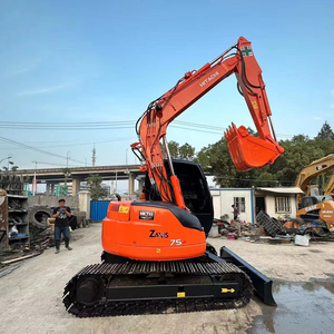 Excavadora de orugas ZX75US de 7.5 toneladas con giro de cola ultracorto, ideal para proyectos urbanos y de carreteras, ¡la más vendida! - Product Image 1