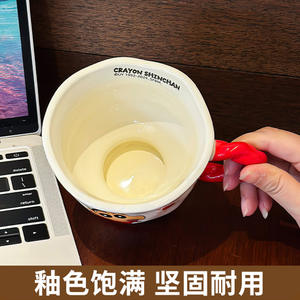 แก้วเซรามิคลายการ์ตูนเครยอนชินจัง ด้ามจับสีเขียว ดีไซน์การ์ตูน ของขวัญฤดูใบไม้ผลิ 2025 สำหรับใช้ในบ้านและสำนักงาน - Product Image 4