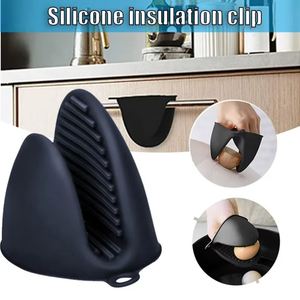 Oven Mitts Heat Resistant Anti-Scalding Non-Slip Gloves with Clips <b>Pot</b> <b>Holder</b> for Cooking and Baking - Product Image 3
