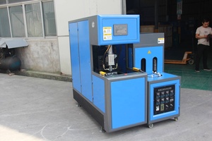 آلة نفخ زجاجات المياه المعدنية البلاستيكية شبه الأوتوماتيكية بسعر الجملة، آلة نفخ زجاجات البولي إيثيلين تيريفثالات سعة 20 لتر و25 لتر - Product Image 2