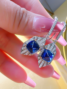 Moda 925 Plata con incrustaciones de diamantes de alto carbono Sentido de gama alta, temperamento de banquete de nicho, pendientes de tesoro de color torre de azúcar - Product Image 5