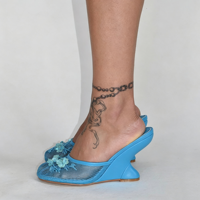 Sandales compensées à bout fermé en résille respirante style créateur 2026 avec motif floral, faible MOQ, livraison rapide pour femmes