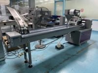 Máquina Automática para Envasar Galletas con Cinta Transportadora de Alimentación Servo y Envolvedora de Film Superior para Galletas, Crackers, Snacks y Barras de Oblea