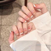 Faux ongles à presser pour femmes, rose nude, courts, carrés, avec French manucure blanche, finition brillante et breloque en cristal, pour un style classique, chic et luxueux