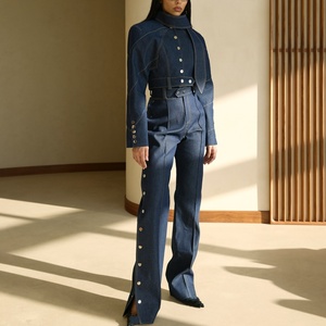 Ensemble 2 pièces en jean bleu foncé pour femme : veste courte à col montant et pantalon large fendu – Tenue décontractée streetwear et bureau - Product Image 1