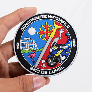 Parches de PVC personalizados con diseño de logotipo de letras redondas, de silicona suave, con patrón de motocicleta y cierre de velcro. - Product Image 2